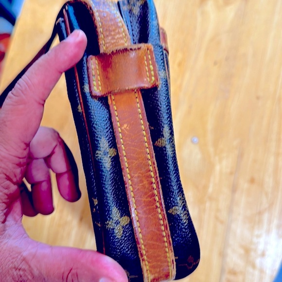 LV MONO CROSSBODY IN GOOD CONDITION used but lovely bag - Picture 9 of 13